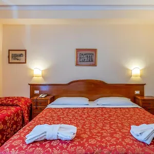 Hotel Mediterraneo, Syrakuzy