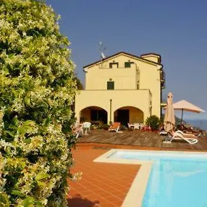 Santi , Pietra Ligure Italië